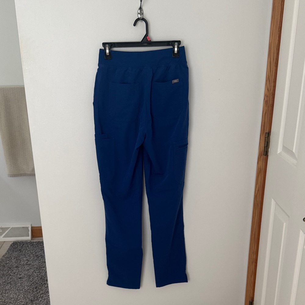 Figs Women’s Winning Blue Straight-Leg Scrub Pants with Red Drawstring - Picture 4 of 6